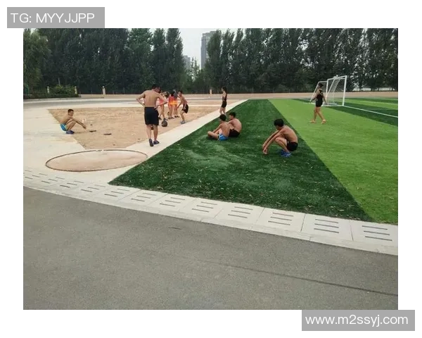 足球巨星围绕小孩训练场景展现团结与希望的力量 足球巨星围绕小孩训练场景展现团结与希望的力量