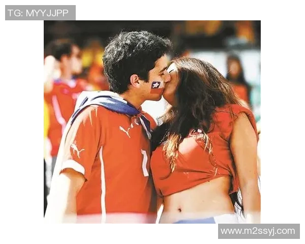 足球球星亲吻瞬间大揭秘：他们的爱情与荣耀如何交织成传奇