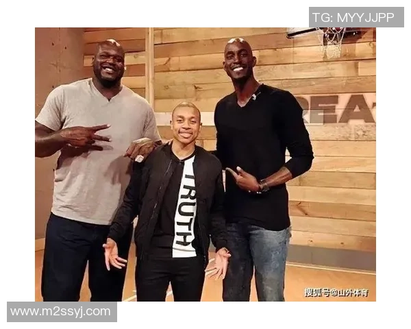 足球队球星身高标准解析与不同位置球员身高要求对比分析 足球队球星身高标准解析与不同位置球员身高要求对比分析